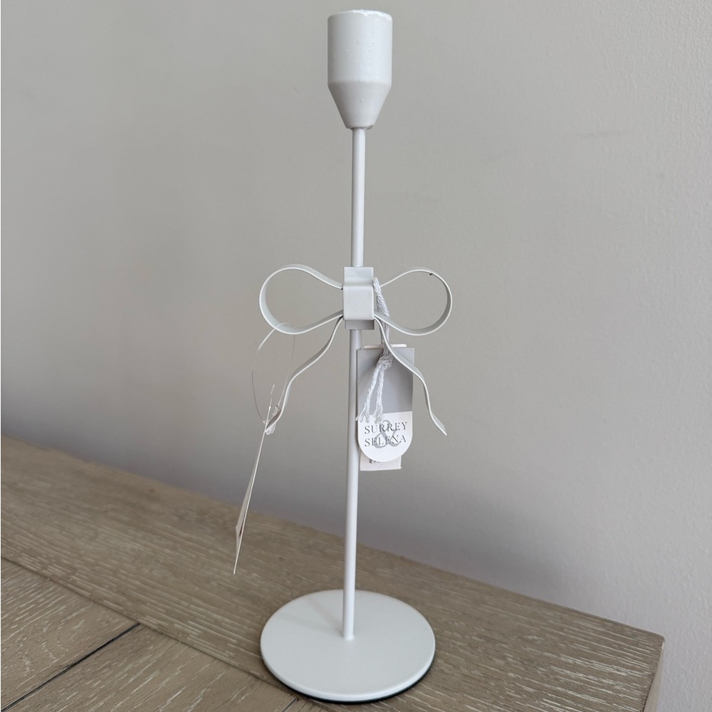 White bow candle holder